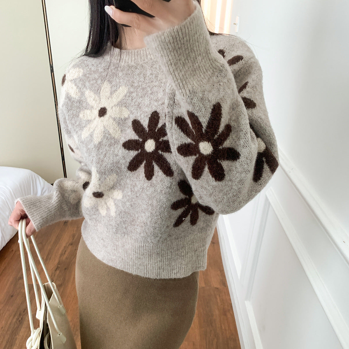 Women's Elegant Wool Sweater with Contrast Pattern Round Neck 6