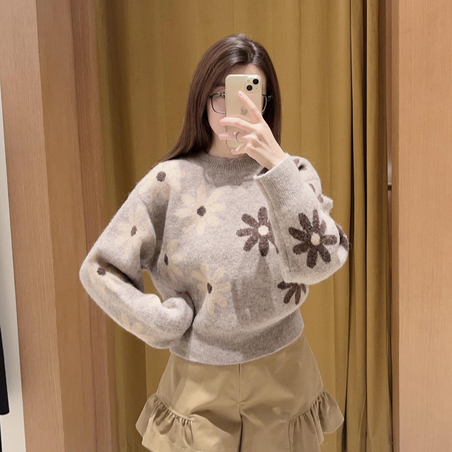 Women's Elegant Wool Sweater with Contrast Pattern Round Neck 1