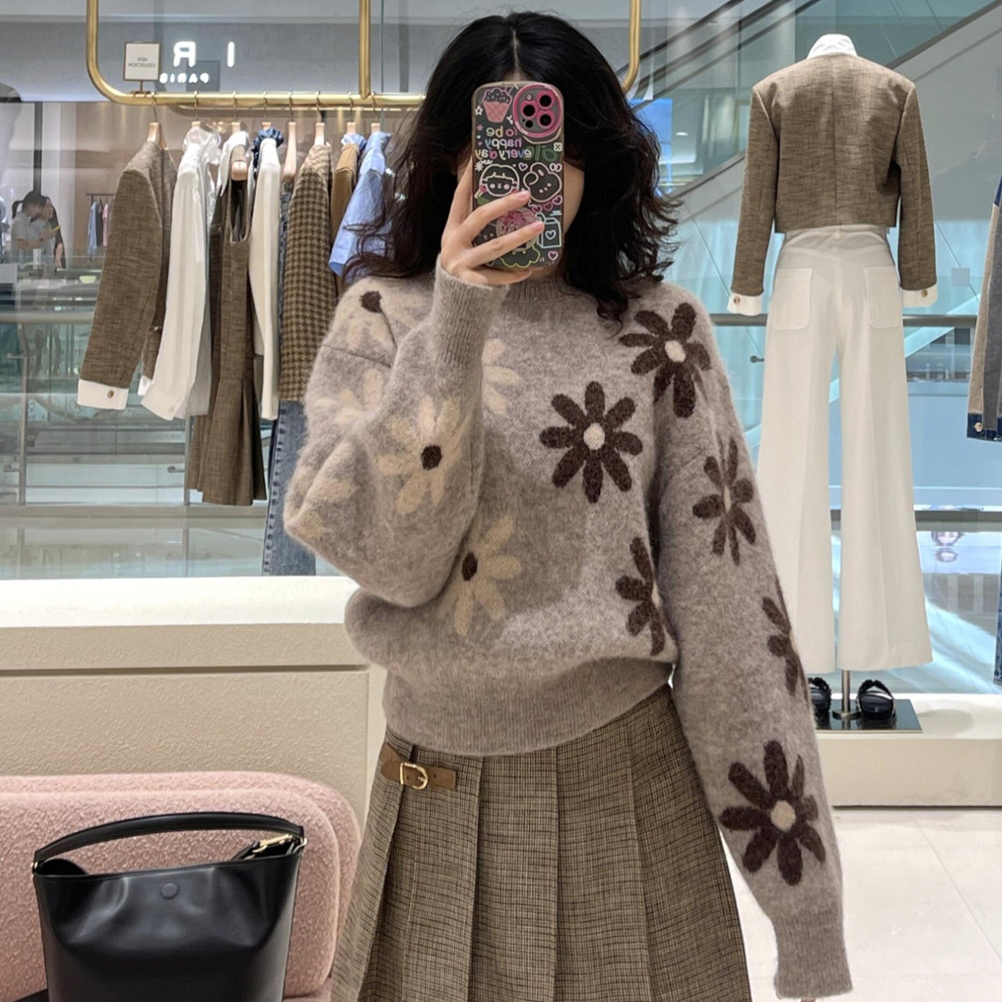 Women's Elegant Wool Sweater with Contrast Pattern Round Neck 2