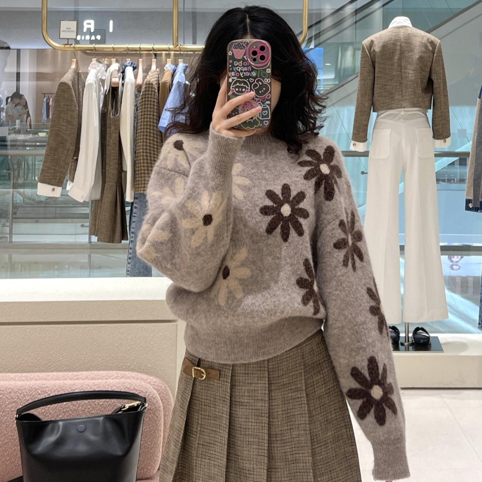 Women's Elegant Wool Sweater with Contrast Pattern Round Neck 2