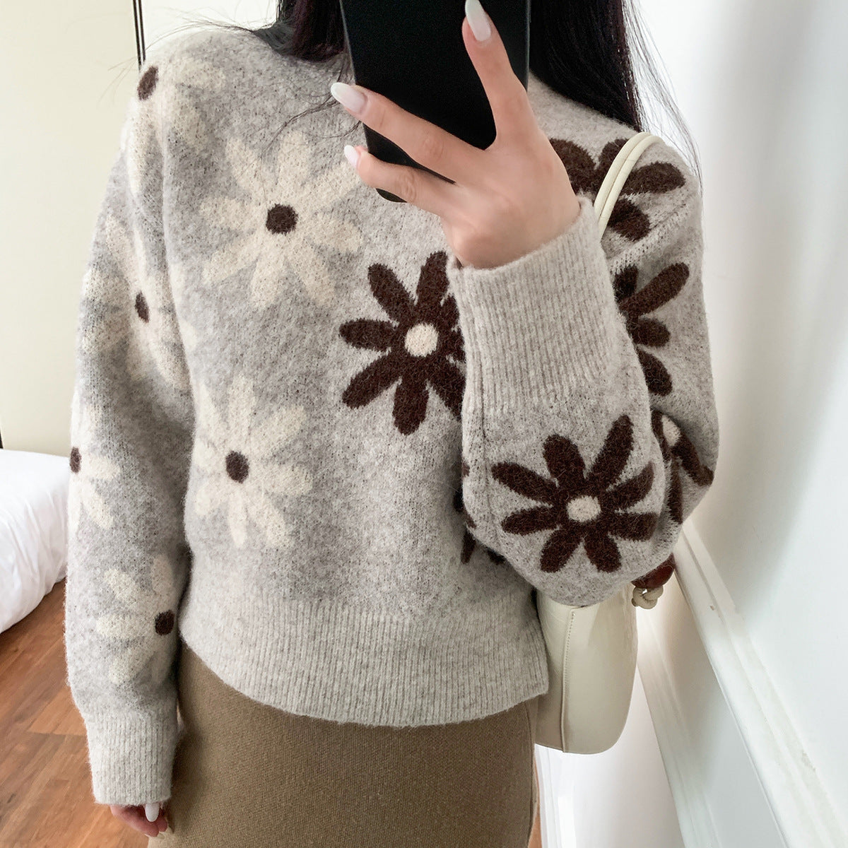 Women's Elegant Wool Sweater with Contrast Pattern Round Neck 5